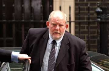 Λίστα «απαράδεκτων συμπεριφορών» που δικαιολογούν απέλαση δημοσιοποίησε το Λονδίνο