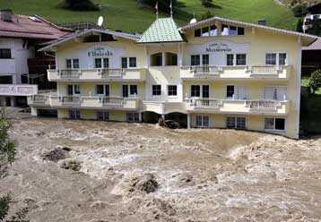 Αγώνας δρόμου για αποκατάσταση των ζημιών από τις πλημμύρες στην Κ.Ευρώπη