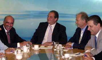 Χωρίς παροχές το 2006 εν μέσω ασφυκτικών πιέσεων στον προϋπολογισμό