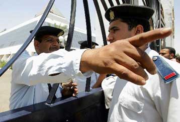 Νεκροί δύο Αιγύπτιοι αστυνομικοί στο κυνήγι υπόπτων για το μακελειό στο Σαρμ ελ Σέιχ