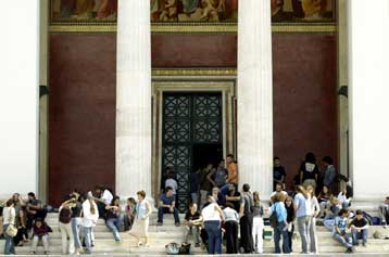 Χωρίς φοιτητές κινδυνεύουν να μείνουν στα επόμενα χρόνια 104 Σχολές των ΑΕΙ και ΤΕΙ