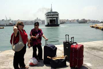 Tαλαιπωρία για τους επιβάτες πτήσης των ΟΑ στο «Μακεδονία» – Ένταση και στην Ικαρία