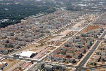 Για τις αρχές του 2006 αναβάλλεται η «μετακόμιση» στο Ολυμπιακό χωριό