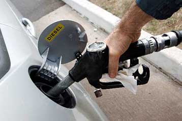 «Πονοκέφαλος» για την κυβέρνηση η εκτίναξη της τιμής του πετρελαίου