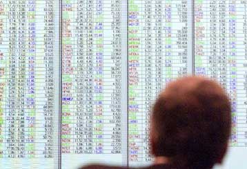 Με απώλειες 1,10% κάτω από τις 3.200 μονάδες έκλεισε το Χρηματιστήριο τη Δευτέρα