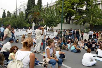 Απορρίπτουν τα υπηρεσιακά συμβούλια το 51,4% των αιτήσεων των συμβασιούχων