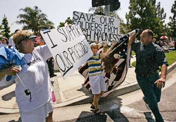 Ομιλία Μπους στην Καλιφόρνια εν μέσω διαδηλώσεων