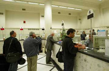 «Μάχη» Εθνικής – Eurobank για την εξαγορά της ρουμανικής Banca Comerciala Romana