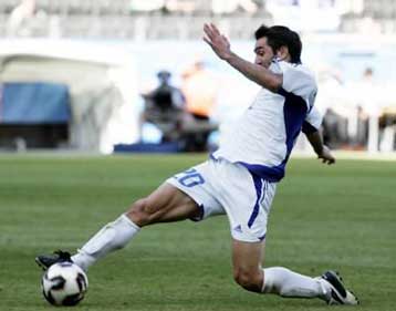 Τη φανέλα της Μπενφίκα θα φορά για τρία χρόνια ο Καραγκούνης