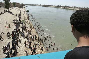 Τραγικό θάνατο βρήκαν εκατοντάδες σιίτες προσκυνητές σε γέφυρα της Βαγδάτης