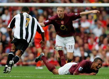 Στην Τότεναμ υπέγραψε ο Τζένας, δυσαρεστώντας τον Σούνες