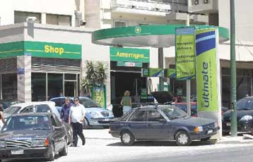 Στα 1,10 ευρώ το λίτρο «πετά» η τιμή της αμόλυβδης στην Αθήνα