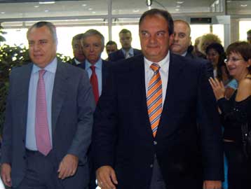 Την αντίδραση του ΠΑΣΟΚ προκάλεσαν οι δηλώσεις Καραμανλή για τη Δικαιοσύνη