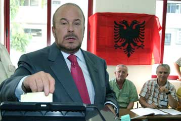 Παραιτήθηκε από την ηγεσία του Σοσιαλιστικού Κόμματος Αλβανίας ο Φάτος Νάνο