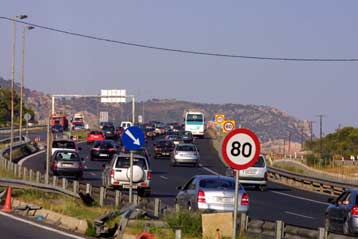 Μελέτη για την αλλαγή των ορίων ταχύτητας στις εθνικές οδούς ετοιμάζει το ΥΠΕΧΩΔΕ