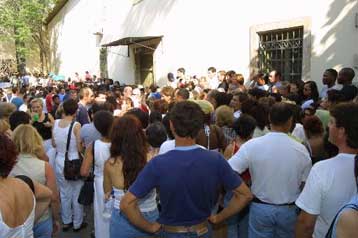 Πέντε δικαιολογητικά για τη νομιμοποίηση μεταναστών χωρίς άδεια παραμονής