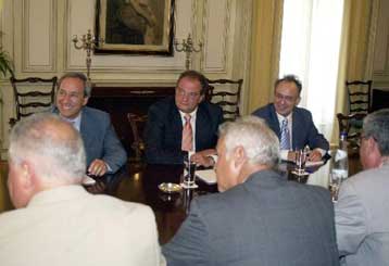 Μικρό υπουργικό συμβούλιο ζήτησαν οι έμποροι από τον Κώστα Καραμανλή