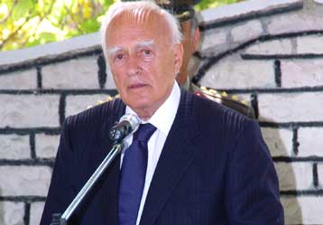 Η Γερμανία οφείλει να αναγνωρίσει τα ελληνικά ολοκαυτώματα, δήλωσε ο Κ.Παπούλιας