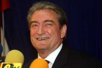 Ανατέθηκε στον Σαλί Μπερίσα η εντολή σχηματισμού νέας κυβέρνησης