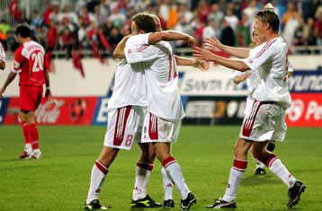 Η Δανία έκλεψε την… μπουκιά από την Τουρκία, άφησε βαθμούς στην Γεωργία η Ουκρανία