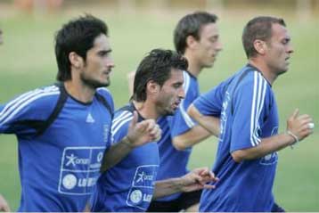 Με περισσότερη αισιοδοξία μετά το… δώρο της Δανίας η εθνική στο Καζακστάν