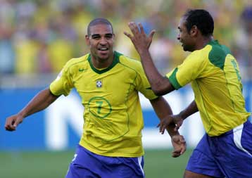 «Κυκλώνας» Αντριάνο σάρωσε την Χιλή, 5-0 η Βραζιλία