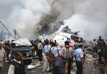 Συντριβή αεροσκάφους στην Ινδονησία με τουλάχιστον 149 νεκρούς