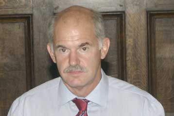 Ριζικά αντίθετα κόμματα ΠΑΣΟΚ και ΝΔ, τονίζει ο Γ.Παπανδρέου