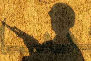 Ιρακινοί αστυνομικοί και Βρετανοί στρατιώτες στο στόχαστρο των Ιρακινών ανταρτών