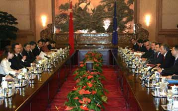 Σε συμφωνία για τα κλωστοϋφαντουργικά προϊόντα κατέληξαν Κίνα και ΕΕ