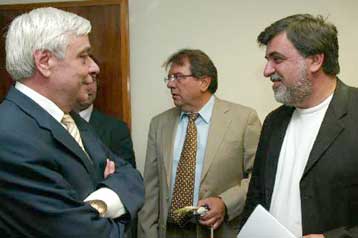 Βήματα πίσω από την κυβέρνηση για το θεσμό της συνέντευξης