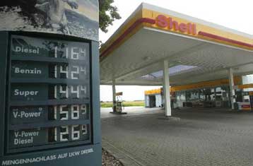 Σχέδιο πέντε σημείων για την αντιμετώπιση του πετρελαϊκού «ράλι» εξετάζει η Κομισιόν