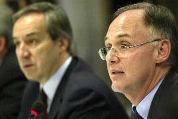 «Μύθος» η αύξηση των δημοσίων εσόδων από τη φορολογία καυσίμων, λέει η κυβέρνηση