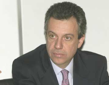 Το «πλαφόν» για την εισαγωγή στα πανεπιστήμια δεν κλείνει τα ΤΕΙ, λέει η κυβέρνηση