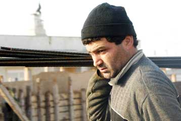 «Εφιάλτης» για τους Έλληνες η ανεργία και η μετανάστευση επιχειρήσεων στο εξωτερικό