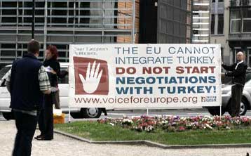 Αδυναμία συμφωνίας στην ΕΕ για την αντιδήλωση προς την Τουρκία