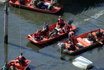 Σε εξέλιξη η επιχείρηση αναγκαστικής εκκένωσης της Νέας Ορλεάνης