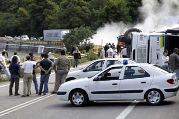 Τέσσερις νεκροί και 20 τραυματίες σε τροχαίο στη Θεσσαλονίκη