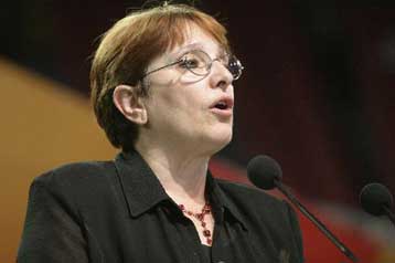 Συμπαράσταση στις εργαζόμενες της Sex Form εξέφρασε η Αλέκα Παπαρήγα