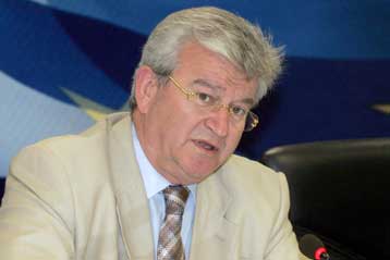 Σε Εθνικό Πλαίσιο Στήριξης μετατρέπεται από το 2007 το Πρόγραμμα Δημοσίων Επενδύσεων