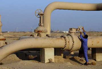 Νέα αναθεώρηση προς τα κάτω των προβλέψεων για τη ζήτηση πετρελαίου το 2005