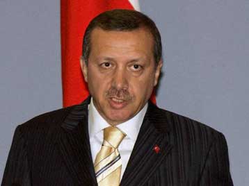 Απετράπη διαδήλωση ισλαμιστικής οργάνωσης έξω από τζαμί όπου προσευχόταν ο Ερντογάν