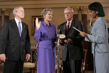 Ορκίστηκε στις ΗΠΑ η πρώτη υφυπουργός Εξωτερικών αρμόδια για τη δημόσια διπλωματία