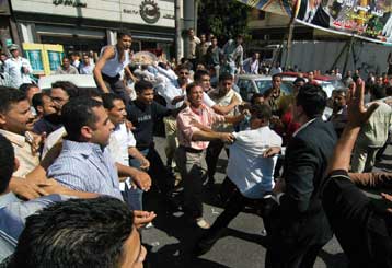 «Συντριπτική πλειοψηφία» για τον Μουμπάρακ εν μέσω κατηγοριών για νοθεία