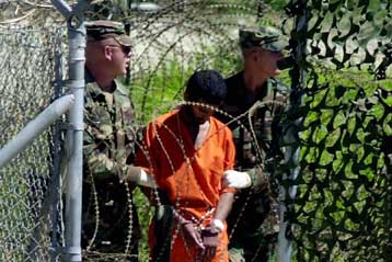 Καταναγκαστική σίτιση για δέκα απεργούς πείνας στο Γκουαντάναμο