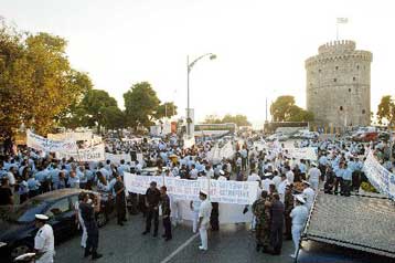 Σε παλμό διαδηλώσεων η Θεσσαλονίκη – Αποχώρησε η ΔΑΚΕ από την πορεία της ΓΣΕΕ