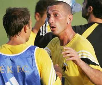 Ο Σάντος απέκλεισε τους ανέτοιμους Τσιρίλο, Κόντη από την αποστολή της ΑΕΚ