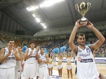 Η τριάδα της Ευρώπης και η εξάδα του κόσμου για την εθνική, λέει ο Κακιούζης