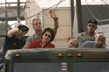 «Θύμα» του τυφώνα Κατρίνα και ο διευθυντής της Υπηρεσίας Διαχείρισης Κρίσεων των ΗΠΑ