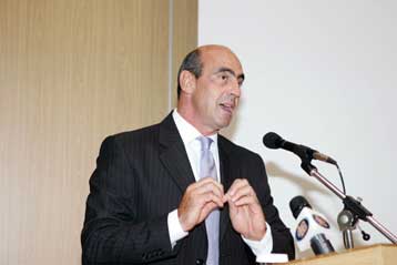 Αυστηρούς ελέγχους σε σχολικά λεωφορεία προαναγγέλλει ο Γ.Βουλγαράκης